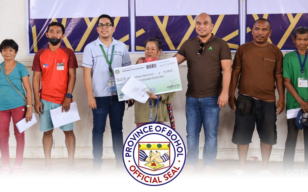 Typhoon victims in Ubay get P10K for house repair this Christmas