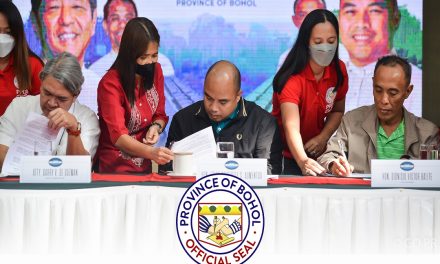 <strong>Gov. Aumentado signs MOU with Department of Human Settlements and Urban Development</strong>